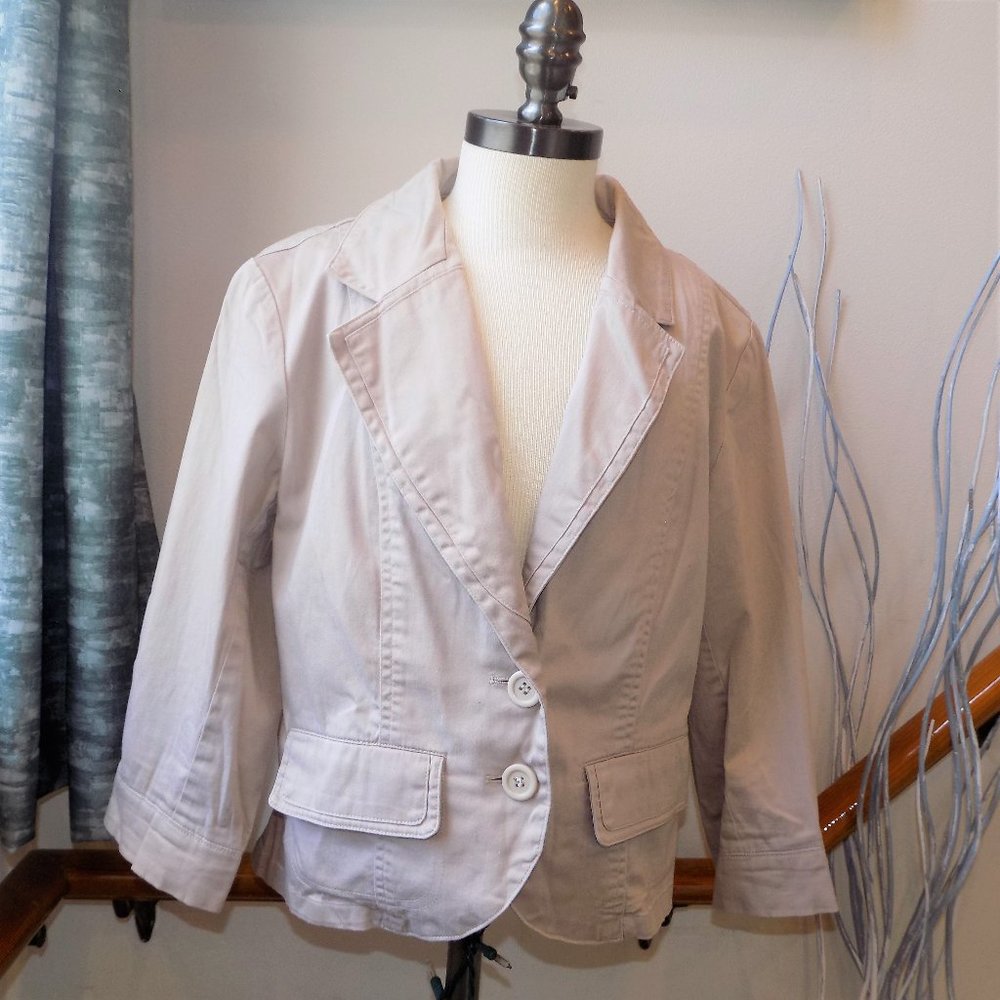 LAST CALL: LA VITA Khaki Blazer Size Small